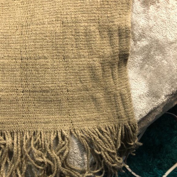 Knitted, hooded ponch - Picture 9 of 11